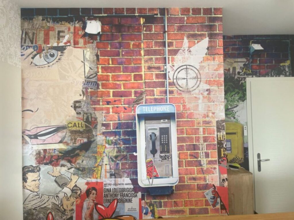 Peinture dans le Haut-Doubs : pose de papier peint et de toile de verre décorative